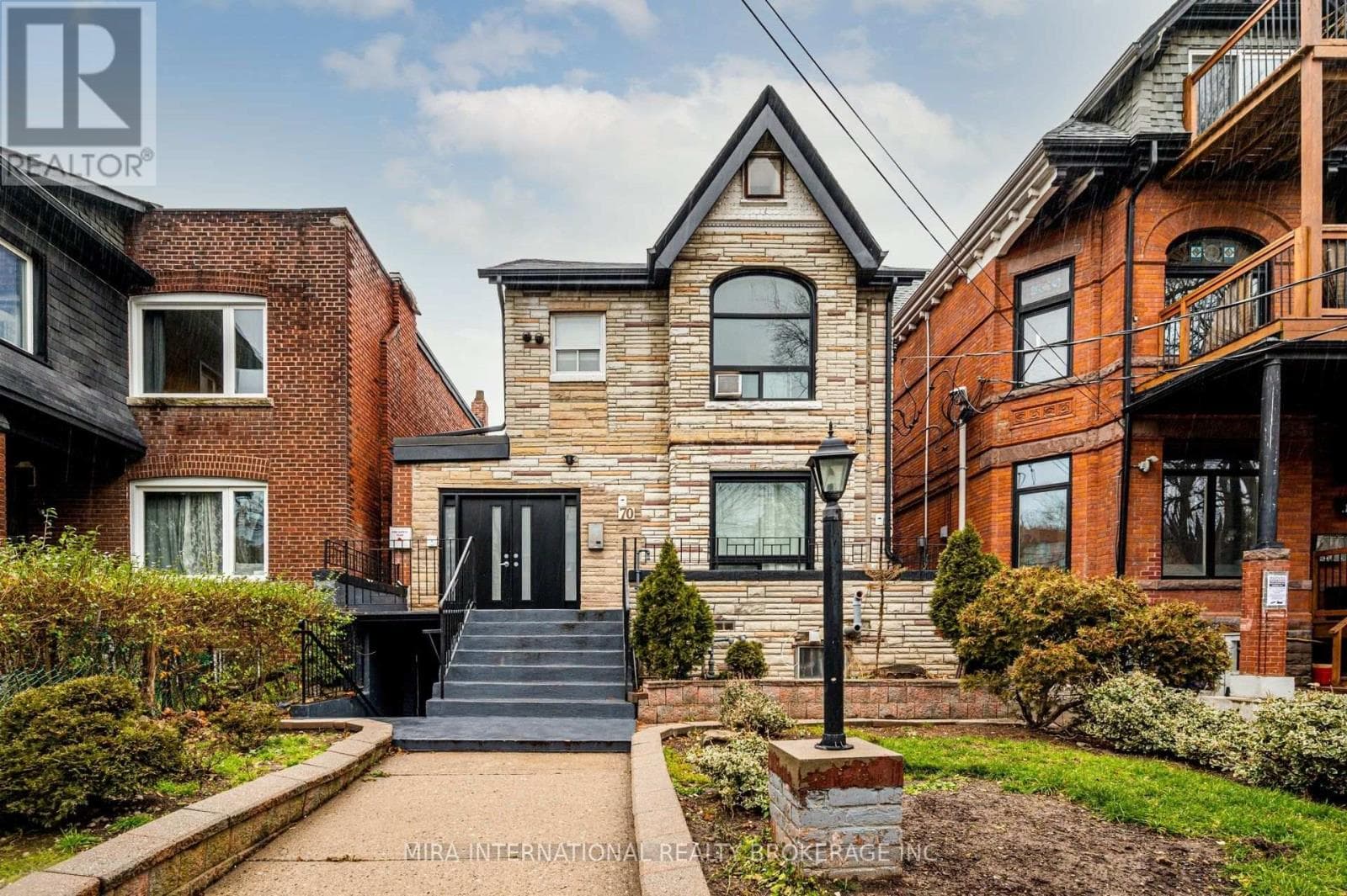 202 - 70 MELBOURNE AVENUE