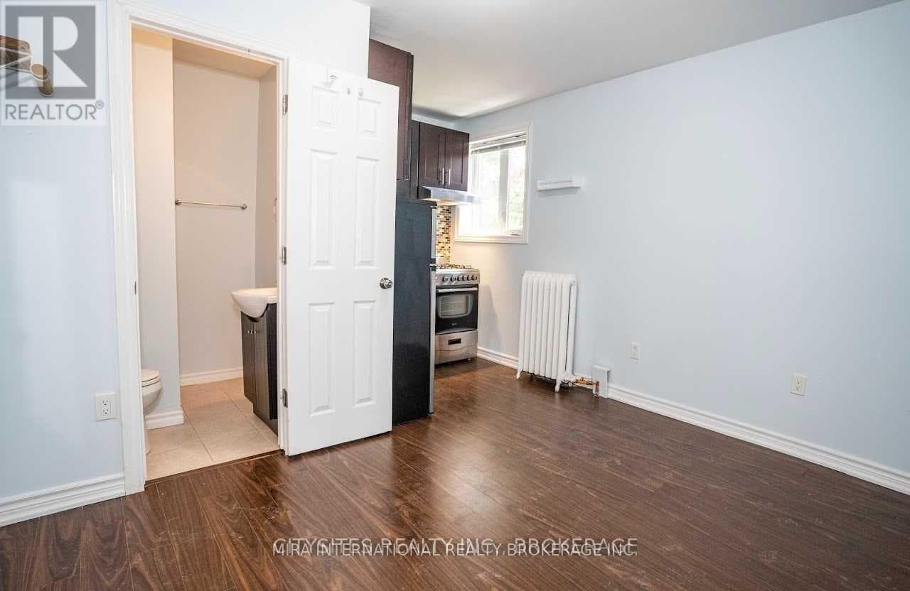 205 - 70 MELBOURNE AVENUE — photo 2