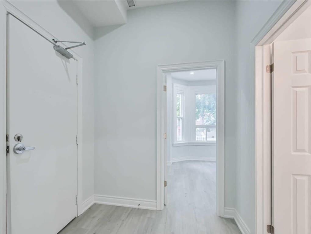 101 - 414 DUNDAS STREET E img-gallery6