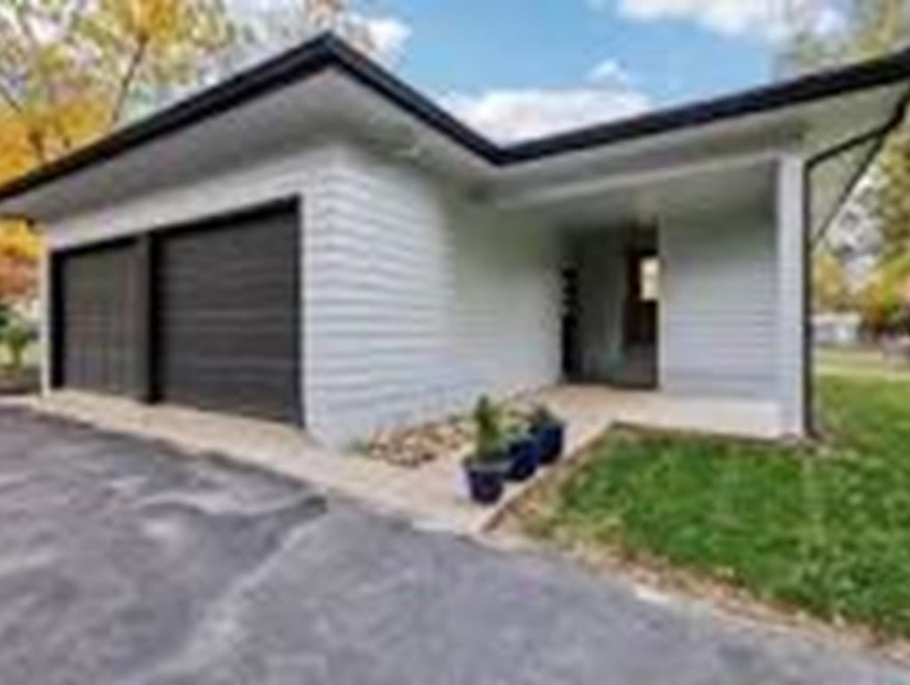  modren with  2 bed and a tv launch img-gallery3