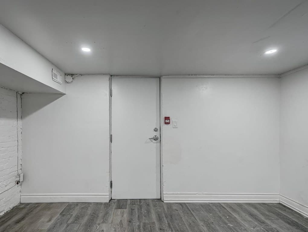 B2- 177 CARLTON STREET img-gallery1