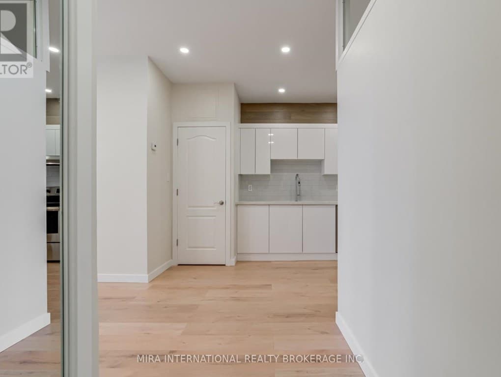 810 - 393 KING STREET W img-gallery1