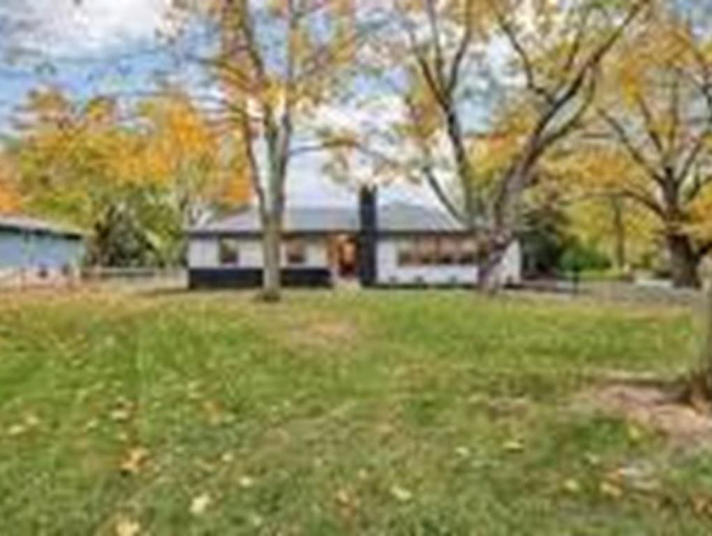  modren with  2 bed and a tv launch img-gallery5