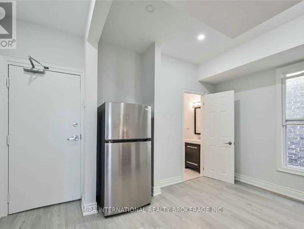 201 - 414 DUNDAS STREET E img-gallery2