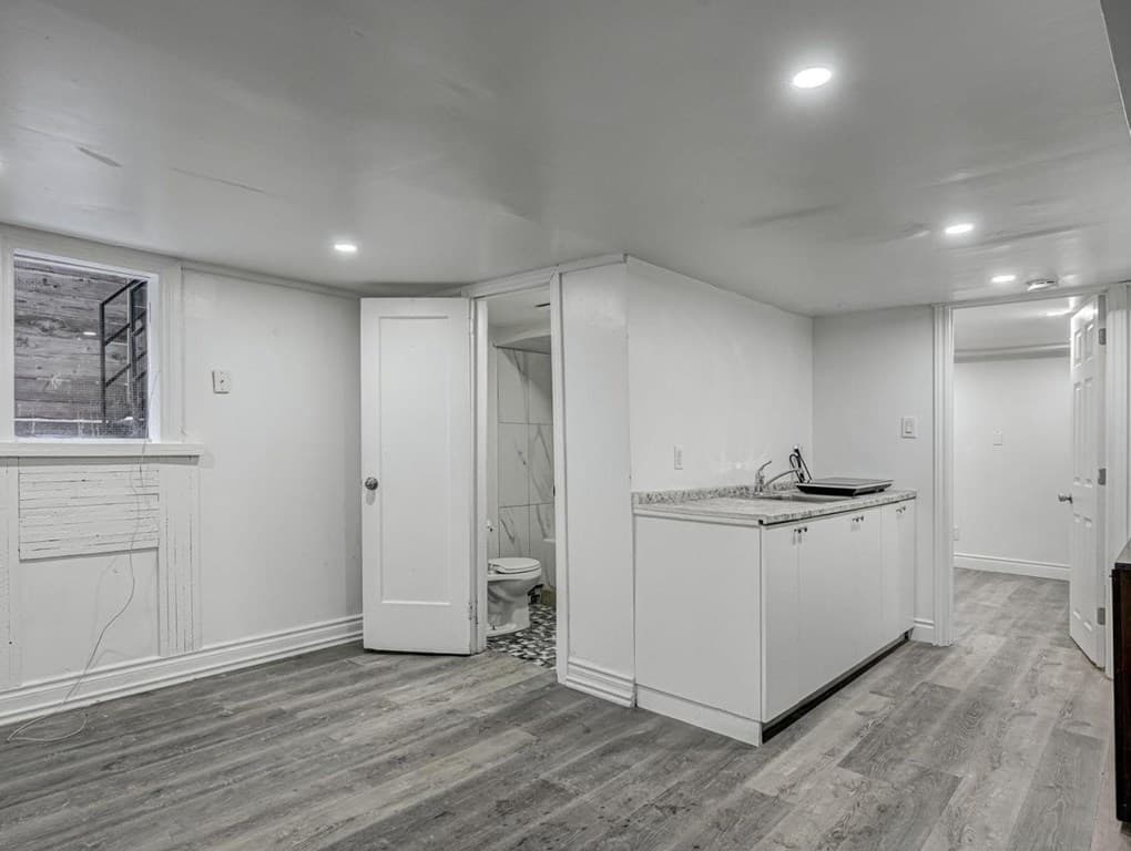 B2- 177 CARLTON STREET img-gallery3