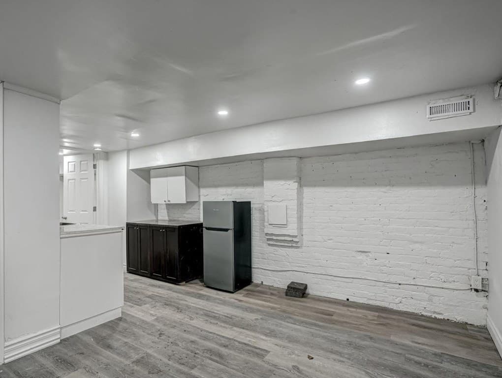 B2- 177 CARLTON STREET img-gallery2