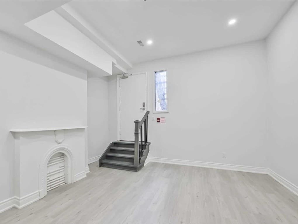 101 - 414 DUNDAS STREET E img-gallery5