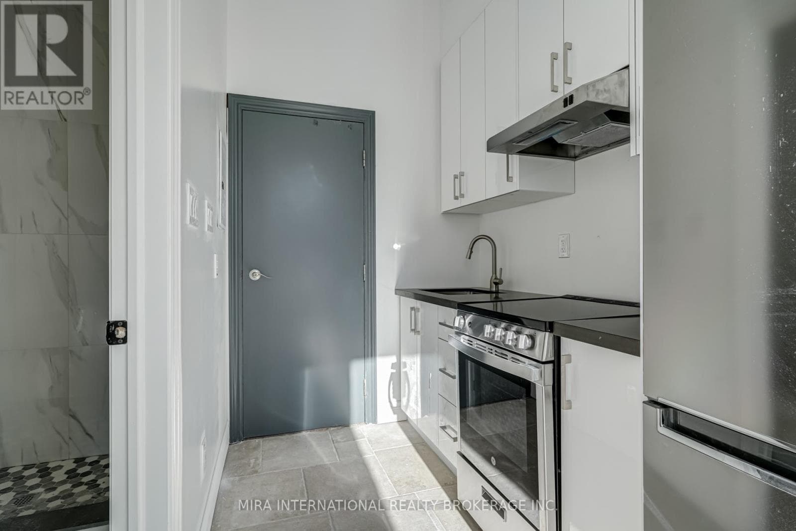 102 - 180 SHERBOURNE STREET — photo 2