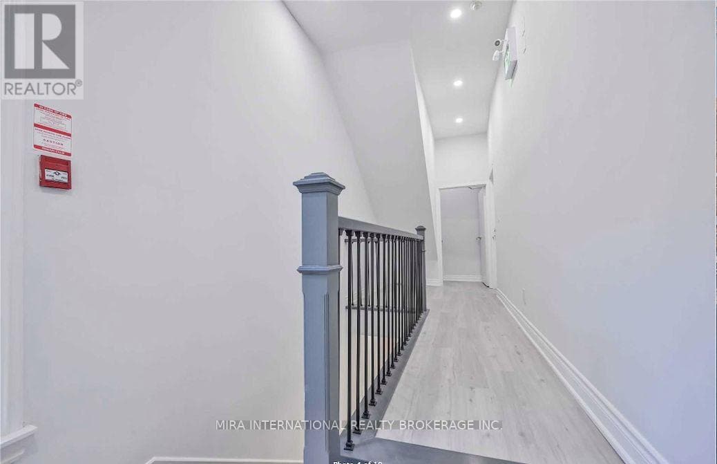 202 - 414 DUNDAS STREET E — photo 3