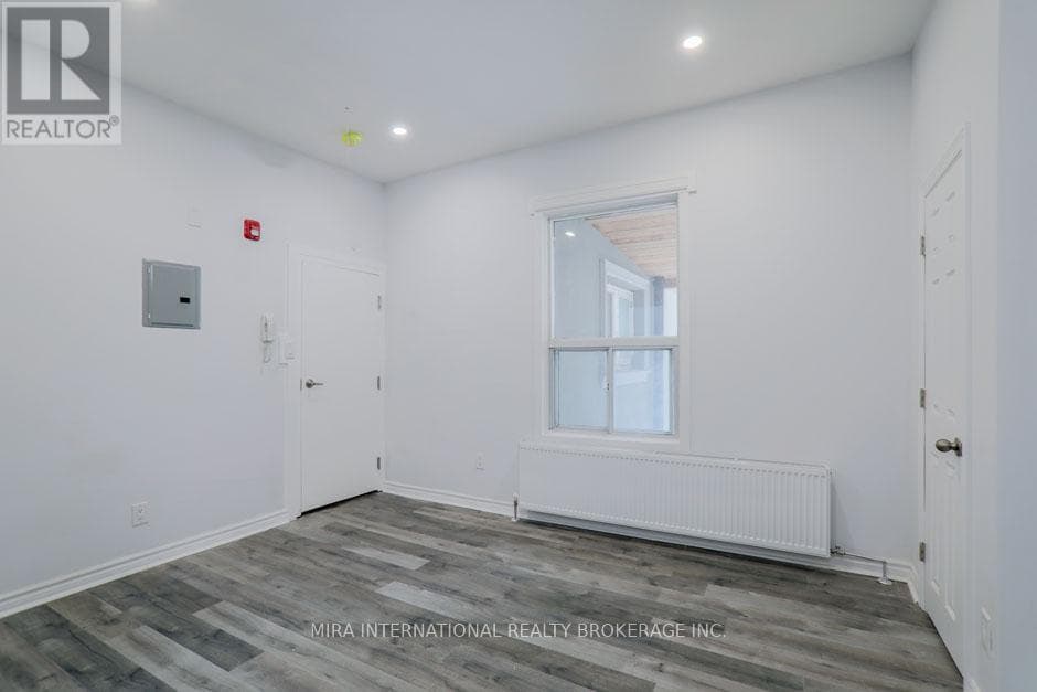 102 - 210 CARLTON STREET — photo 4
