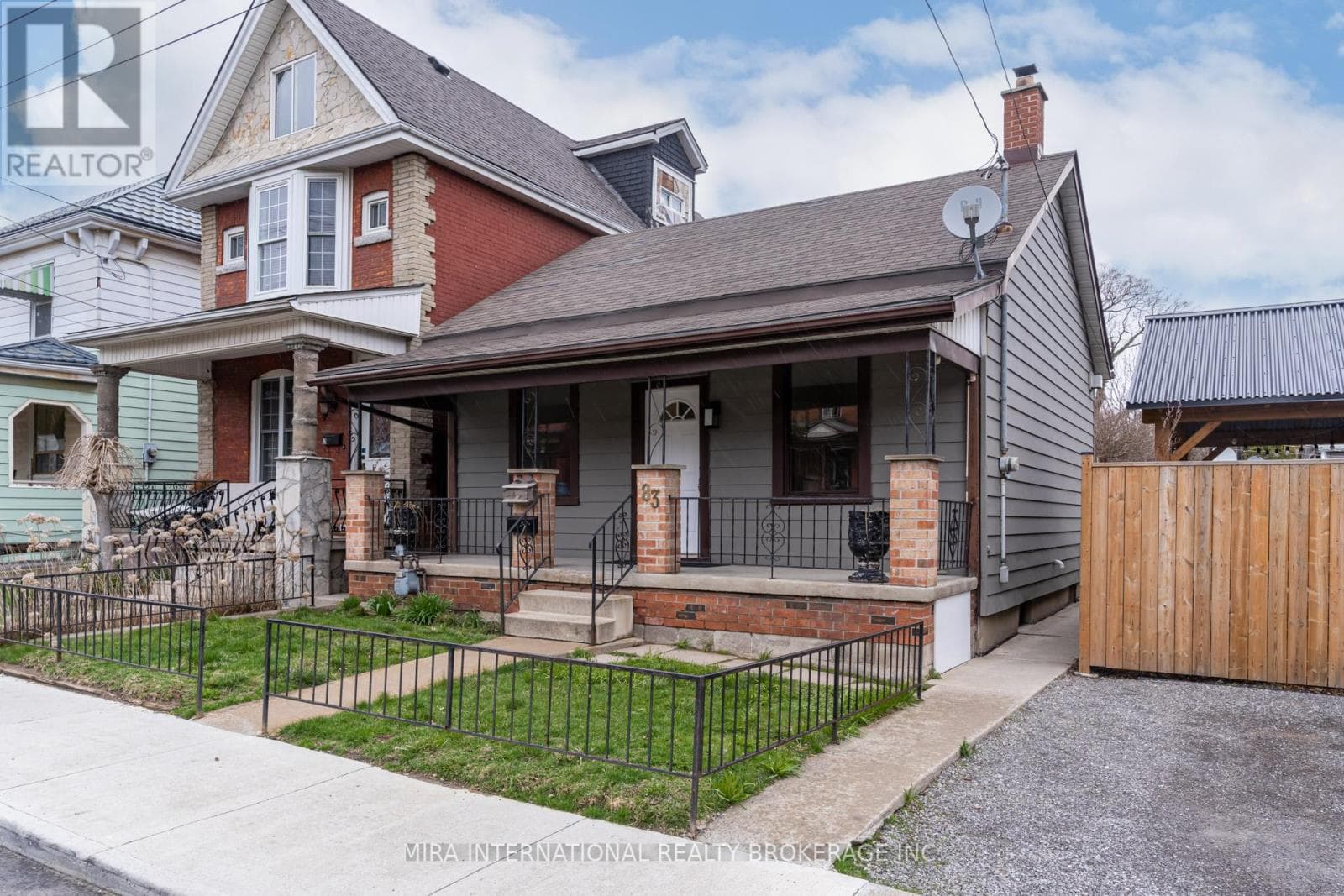 A - 83 SIMCOE STREET E