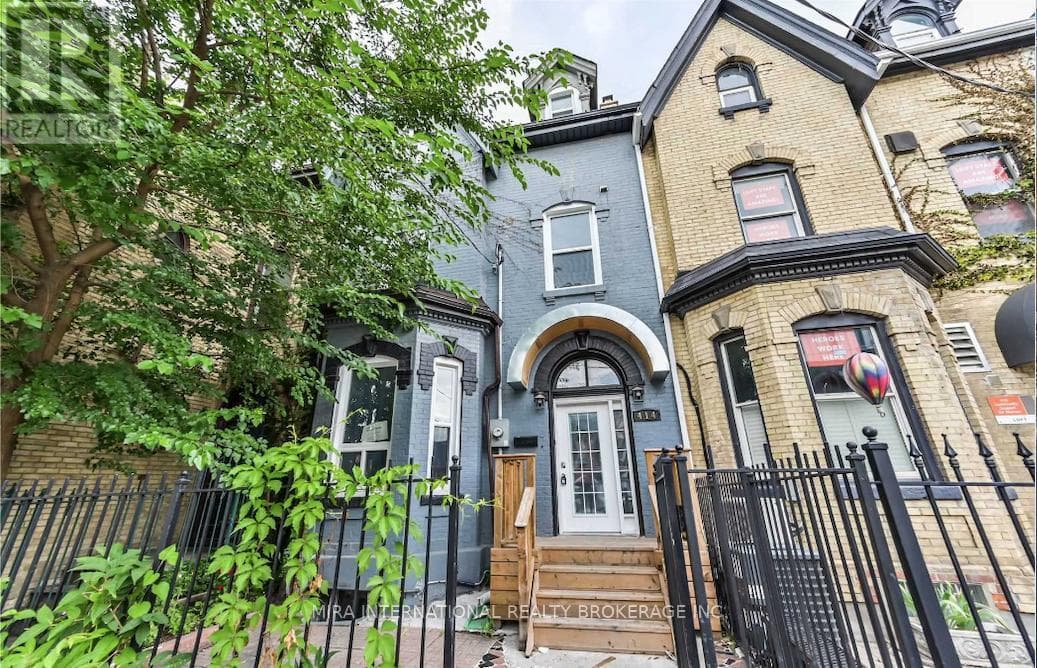 202 - 414 DUNDAS STREET E