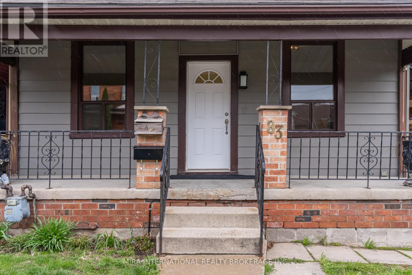 A - 83 SIMCOE STREET E — photo 2