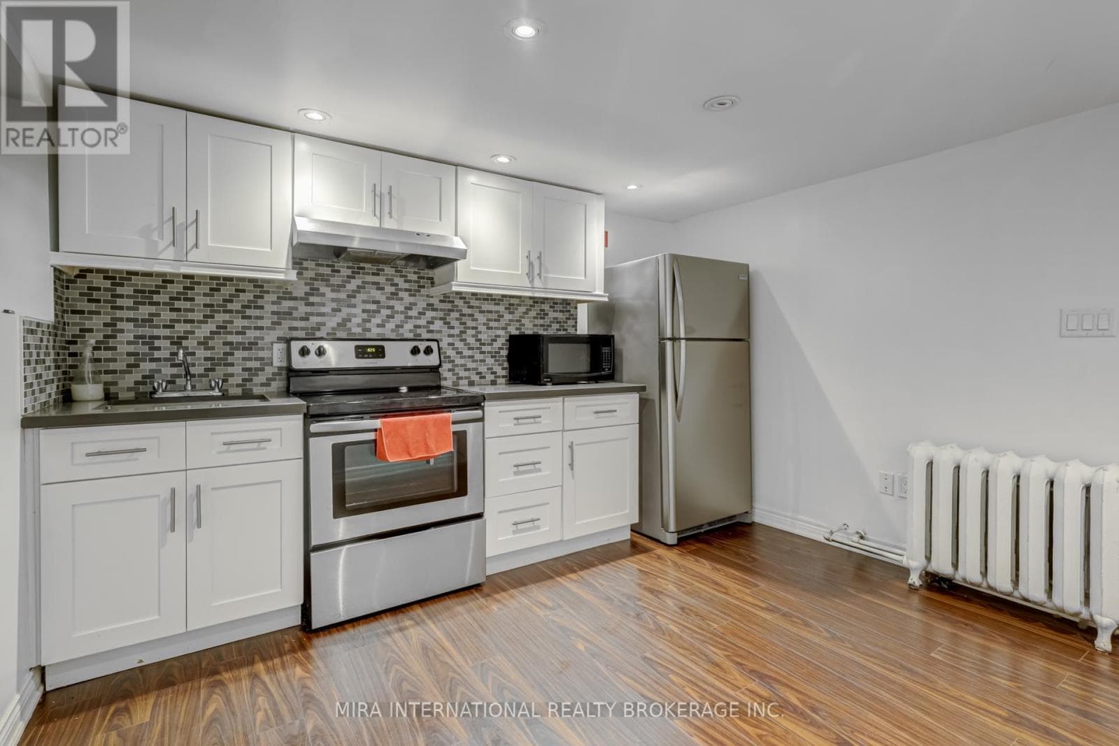 B3 - 11 LAXTON AVENUE — photo 4