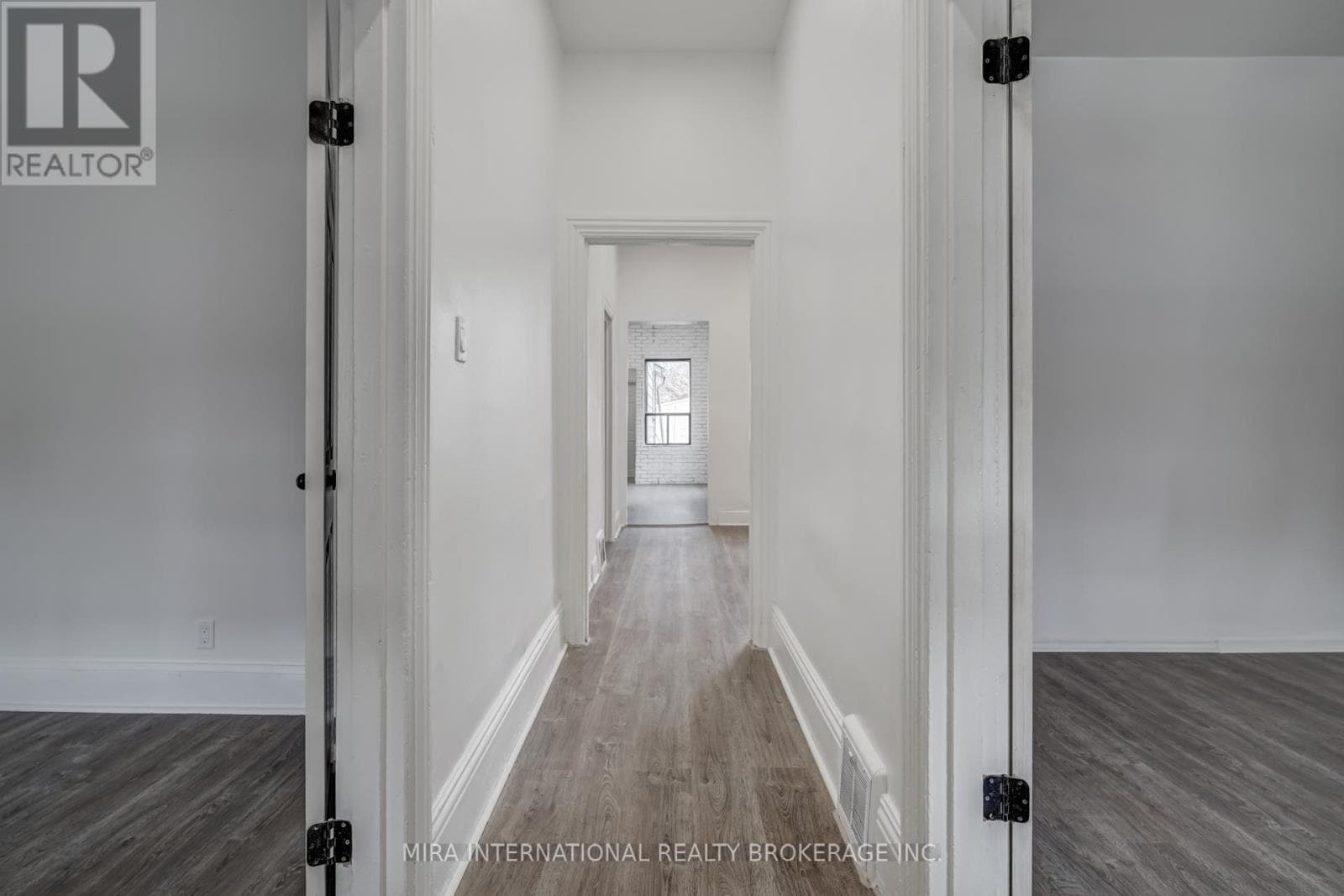 A - 83 SIMCOE STREET E — photo 4