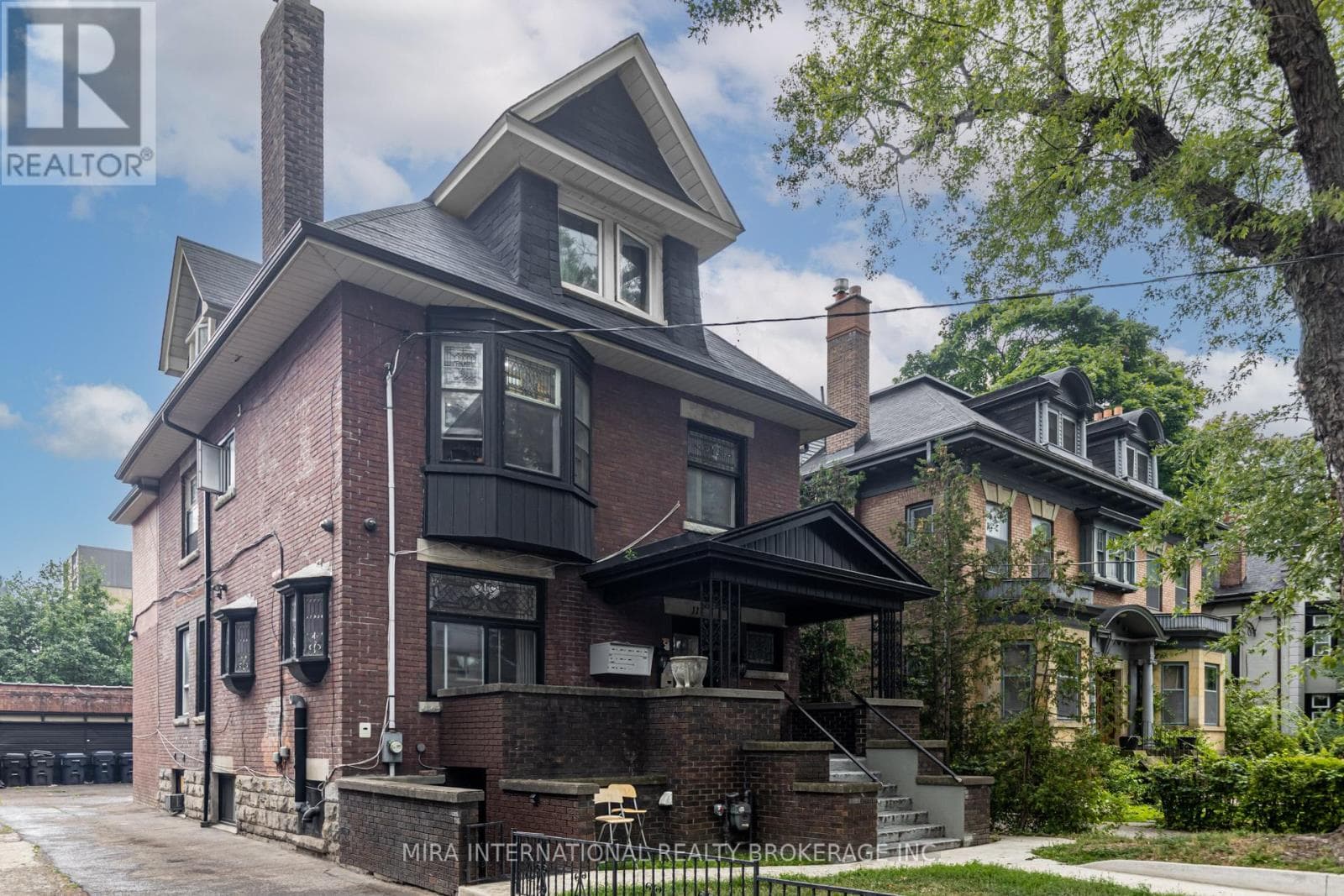 B3 - 11 LAXTON AVENUE
