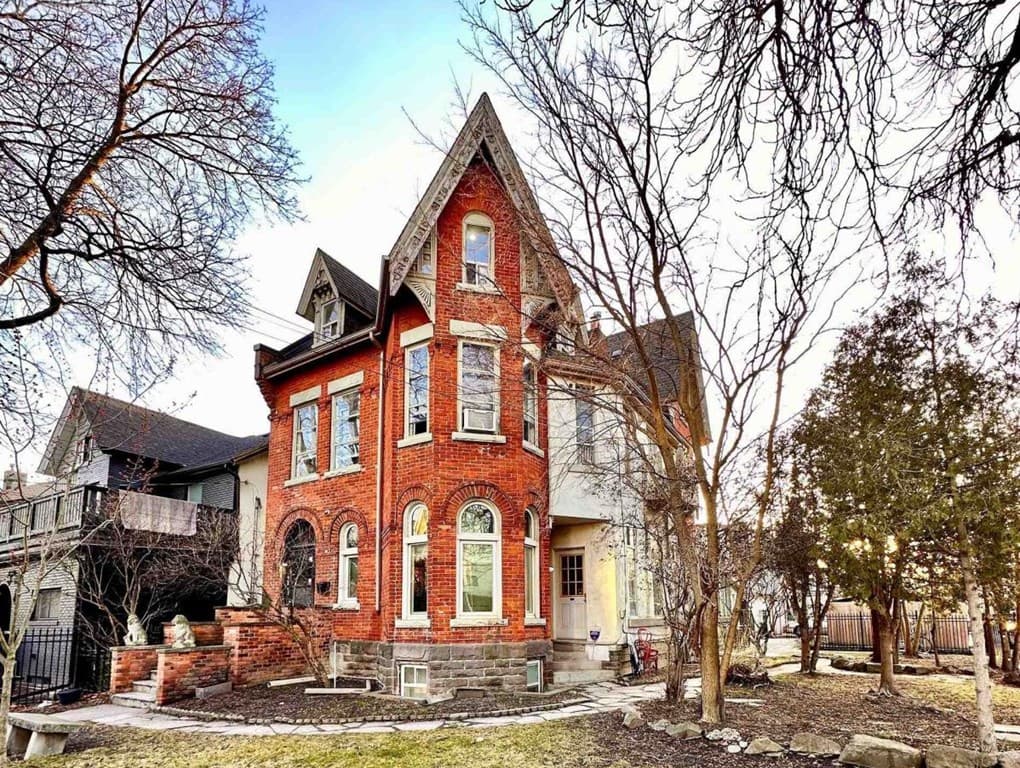 B2 - 60 BROCK AVENUE image no1 B2 - 60 BROCK AVENUE img-gallery1